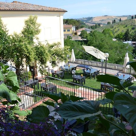 Palazzo Ducale Hotel Castilenti Bagian luar foto