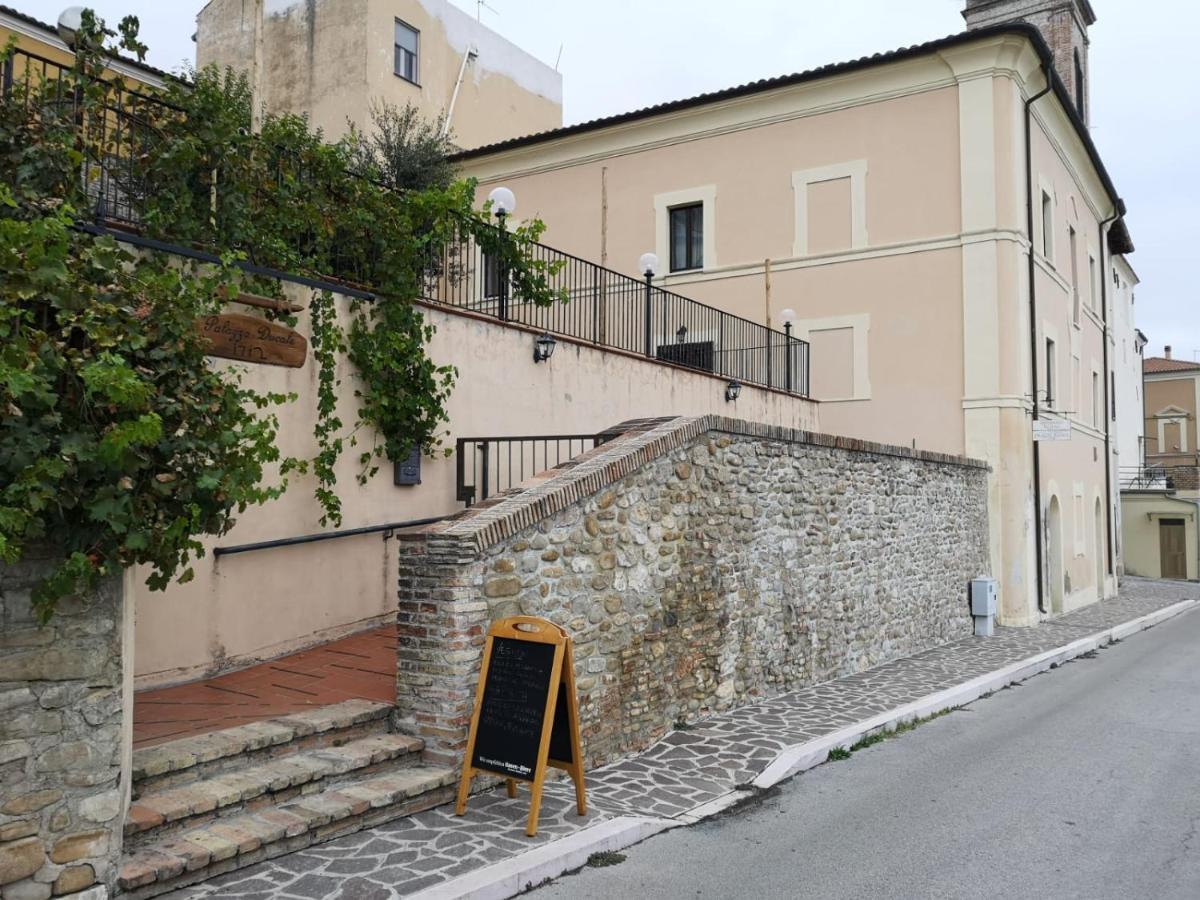 Palazzo Ducale Hotel Castilenti Bagian luar foto